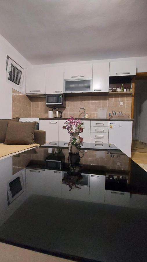 Mini Hill Apartment Sarajevo Bagian luar foto